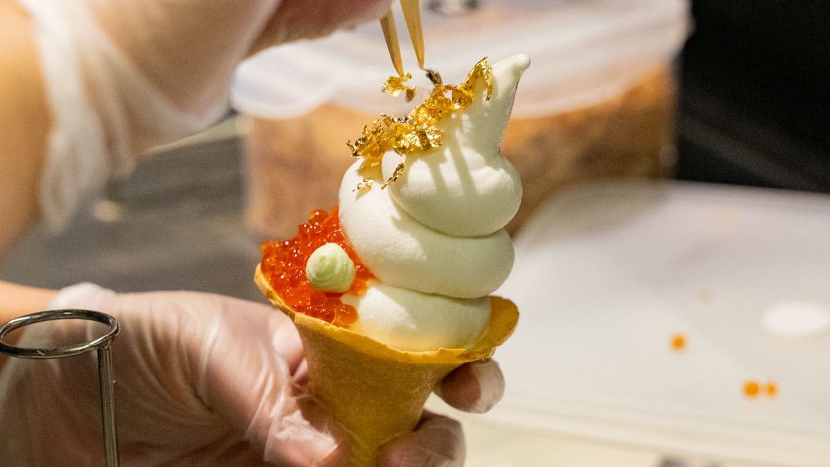 這口味有點嚇人!松葉蟹、鮭魚卵為什麼會在霜淇淋上?竟還有芥末、炸蝦 這口味有點嚇人!松葉蟹、鮭魚卵為什麼會在霜淇淋上?竟還有芥末、炸蝦