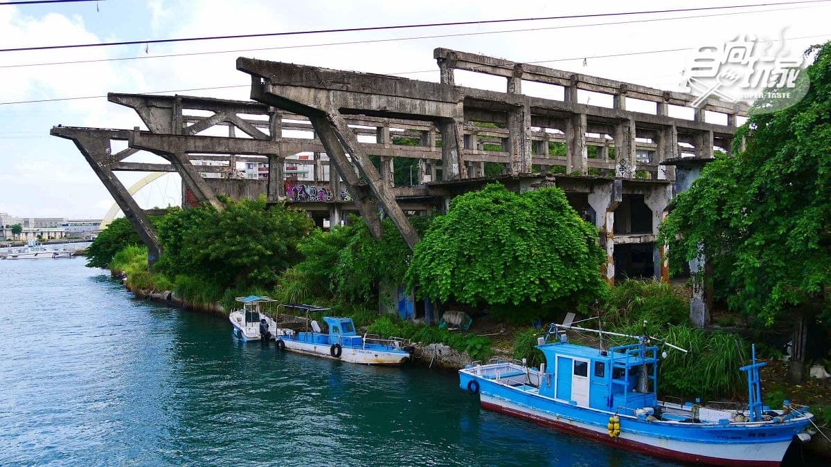 彩色漁村成IG打卡熱點!基隆正濱漁港必吃炭烤吉古拉、喝海藻拿鐵 彩色漁村成IG打卡熱點!基隆正濱漁港必吃炭烤吉古拉、喝海藻拿鐵