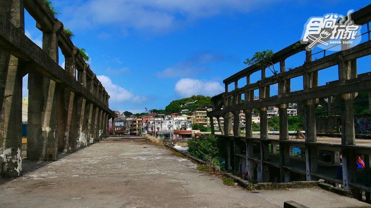 彩色漁村成IG打卡熱點!基隆正濱漁港必吃炭烤吉古拉、喝海藻拿鐵 彩色漁村成IG打卡熱點!基隆正濱漁港必吃炭烤吉古拉、喝海藻拿鐵