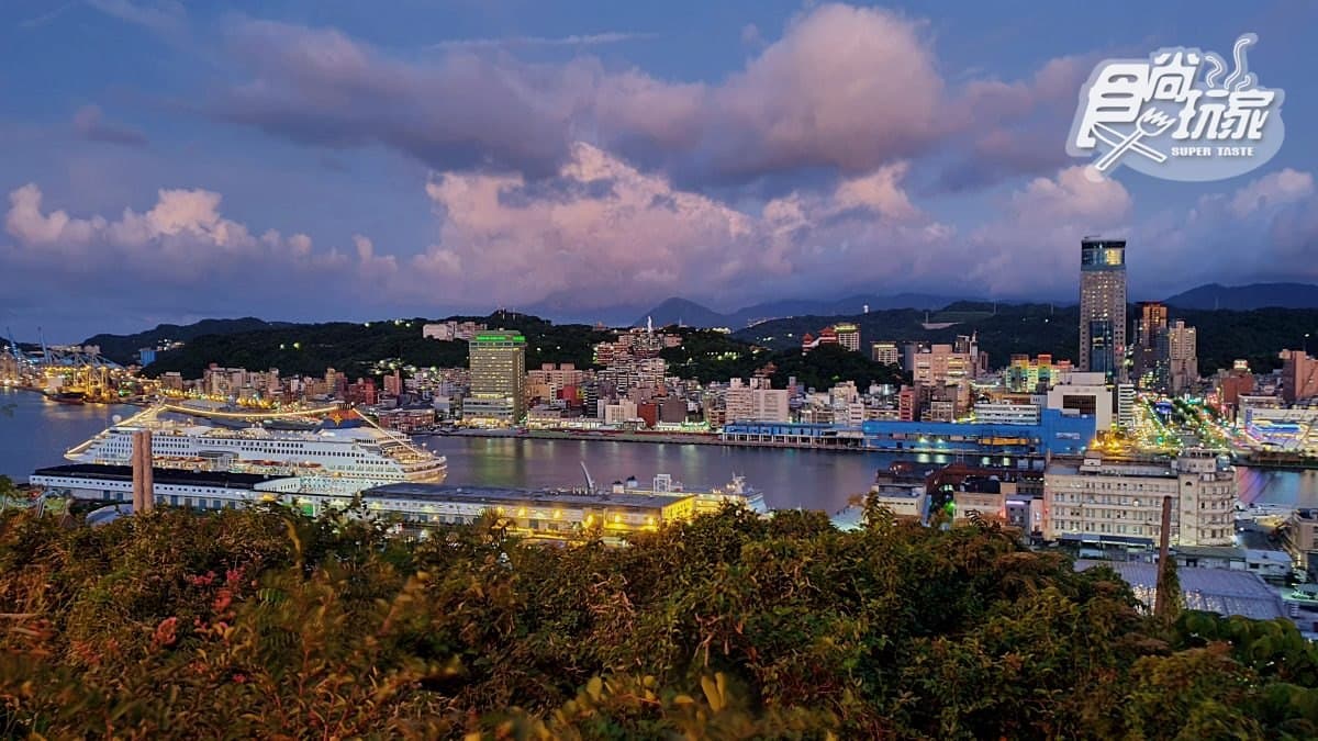 基隆「追郵輪」這7個點好酷!大船等紅燈、迴轉倒退嚕、美爆夜景 基隆「追郵輪」這7個點好酷!大船等紅燈、迴轉倒退嚕、美爆夜景