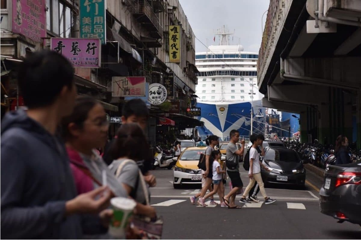 基隆限定美食美景!IG打卡必拍彩色漁村、藍白教堂、郵輪入港,吉古拉、蔥油餅在地小吃別錯過 基隆限定美食美景!IG打卡必拍彩色漁村、藍白教堂、郵輪入港,吉古拉、蔥油餅在地小吃別錯過