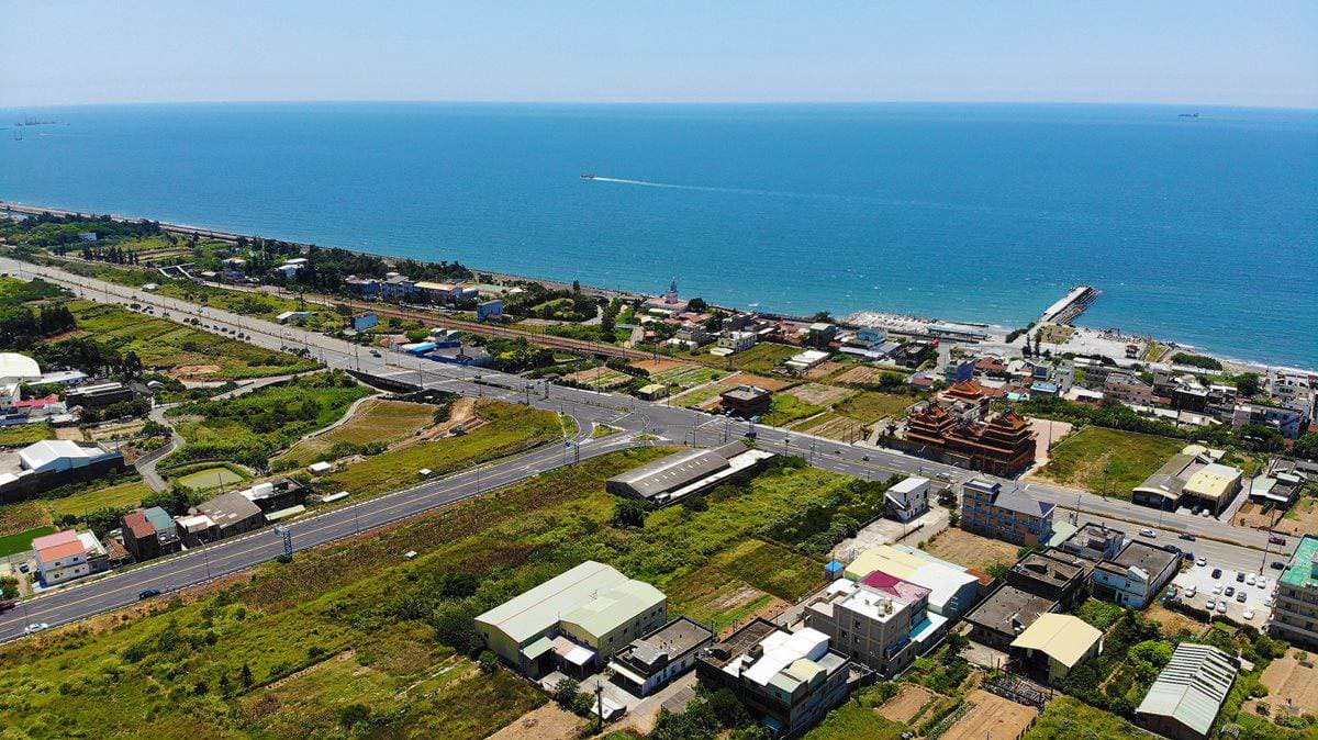 苗栗一日好好玩!台61線兜風6亮點:海岸美拍祕境、「打針」煎包、《神隱少女》隧道 苗栗一日好好玩!台61線兜風6亮點:海岸美拍祕境、「打針」煎包、《神隱少女》隧道