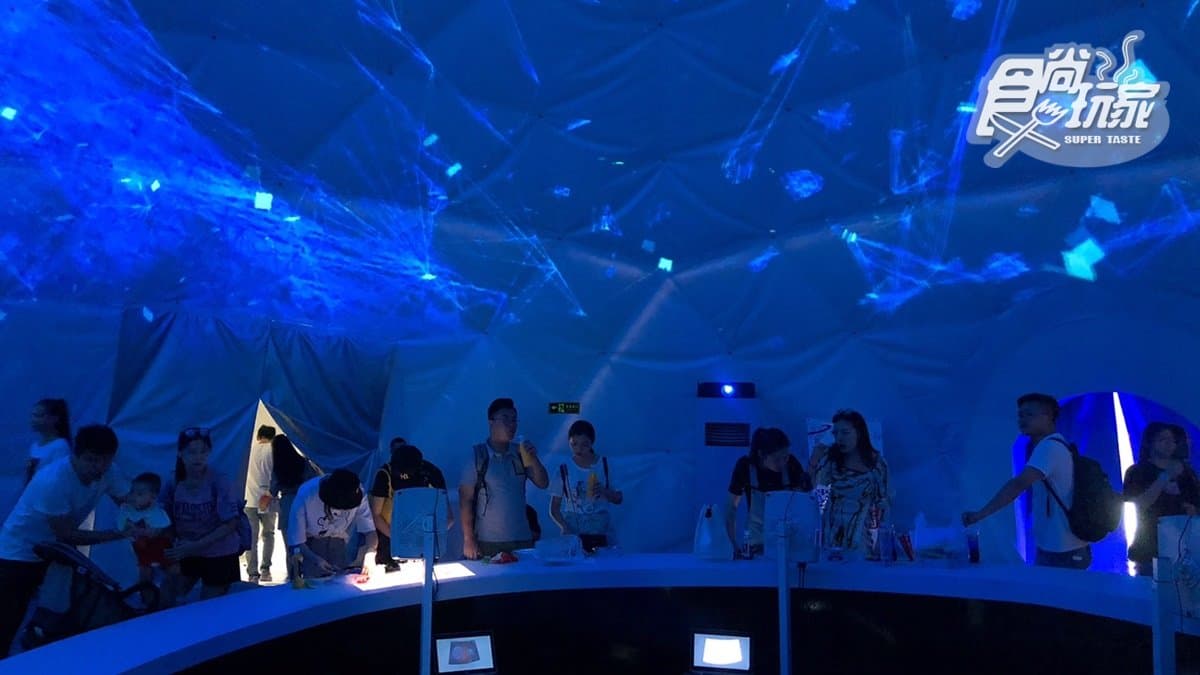 現場直擊!400間超有哏商家展6亮點:火箭殘骸餐廳、3D球鞋列印機、獵奇美食 現場直擊!400間超有哏商家展6亮點:火箭殘骸餐廳、3D球鞋列印機、獵奇美食