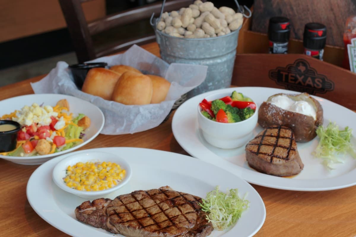 肉控快搶!「這兩天」超大鐵板牛排、炭烤豬肋排通通買一送一 肉控快搶!「這兩天」超大鐵板牛排、炭烤豬肋排通通買一送一