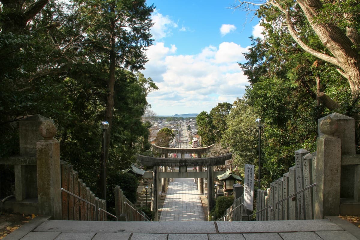 IG必收奇景!夕陽巨大化「降落路中央」,絕美神社光之道一年僅出現兩次 IG必收奇景!夕陽巨大化「降落路中央」,絕美神社光之道一年僅出現兩次