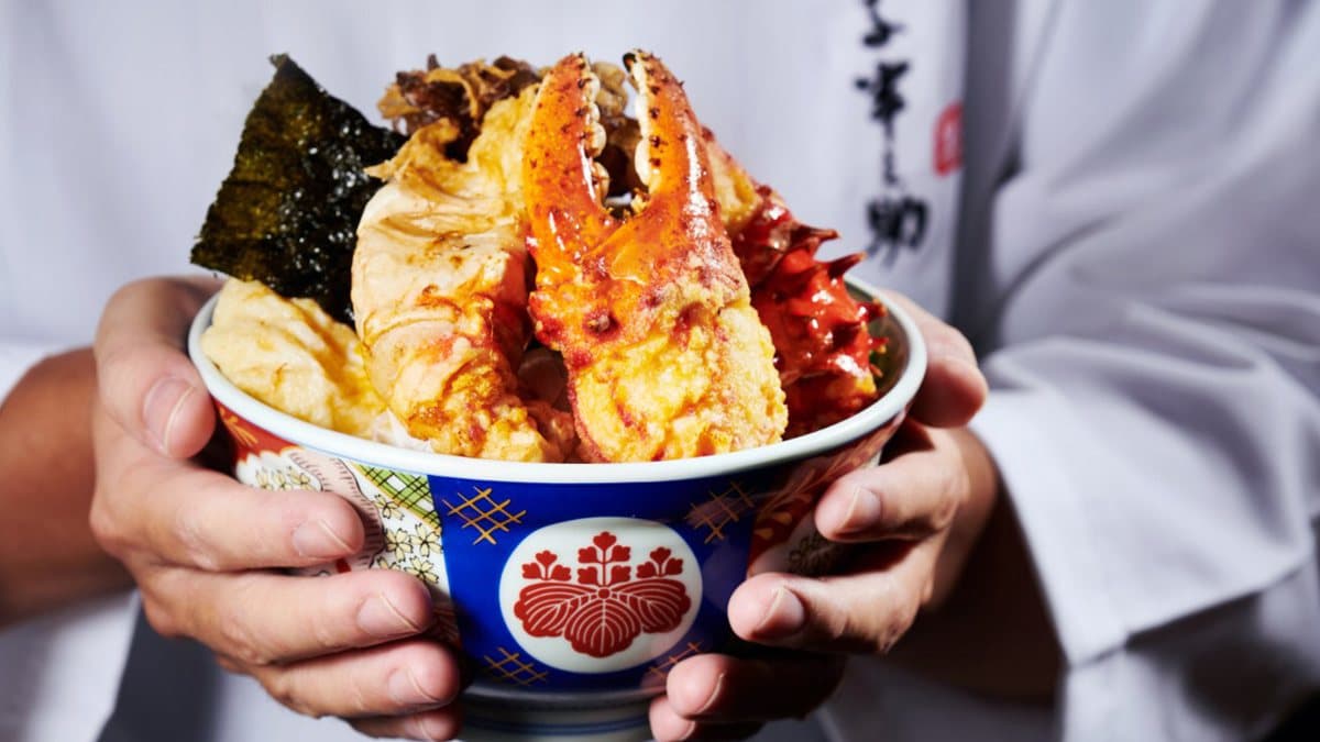 58折吃奢華帝王蟹!金子半之助「帝王蟹天丼」,整隻大蟹螯太豪邁