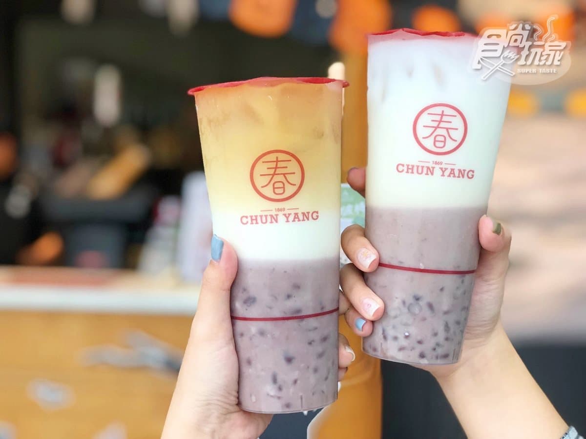 懷舊系飲料!春陽茶事「萬丹紅豆鮮奶」回歸,網:「加布丁、珍珠超搭」 懷舊系飲料!春陽茶事「萬丹紅豆鮮奶」回歸,網:「加布丁、珍珠超搭」