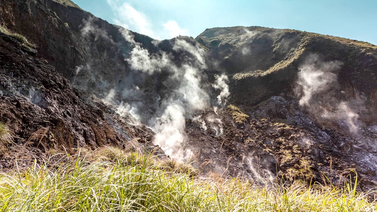 緊鄰硫磺噴氣口!陽明山奇景「大砲岩」封4年,今天重新開放了 緊鄰硫磺噴氣口!陽明山奇景「大砲岩」封4年,今天重新開放了
