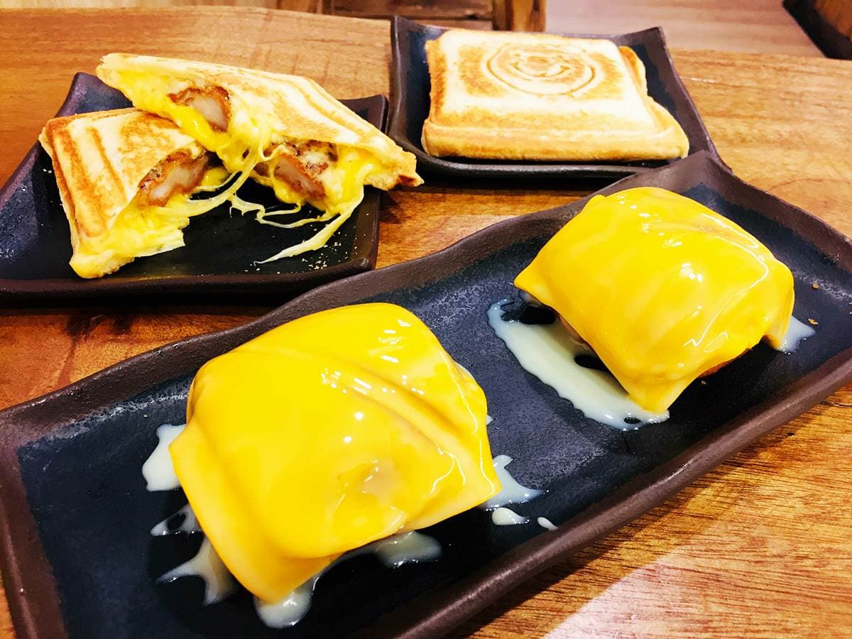 花生麻糬口味維尼吐司超Q,台南消夜場蛋餅還加「麻辣油炸鬼」 花生麻糬口味維尼吐司超Q,台南消夜場蛋餅還加「麻辣油炸鬼」