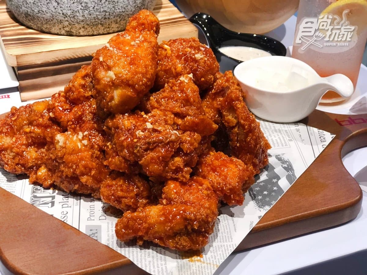 【新開店】嗑韓式炸雞了!韓劇鬼怪最愛「bb.q CHICKEN餐廳」登台,50道韓食每道都想試 【新開店】嗑韓式炸雞了!韓劇鬼怪最愛「bb.q CHICKEN餐廳」登台,50道韓食每道都想試