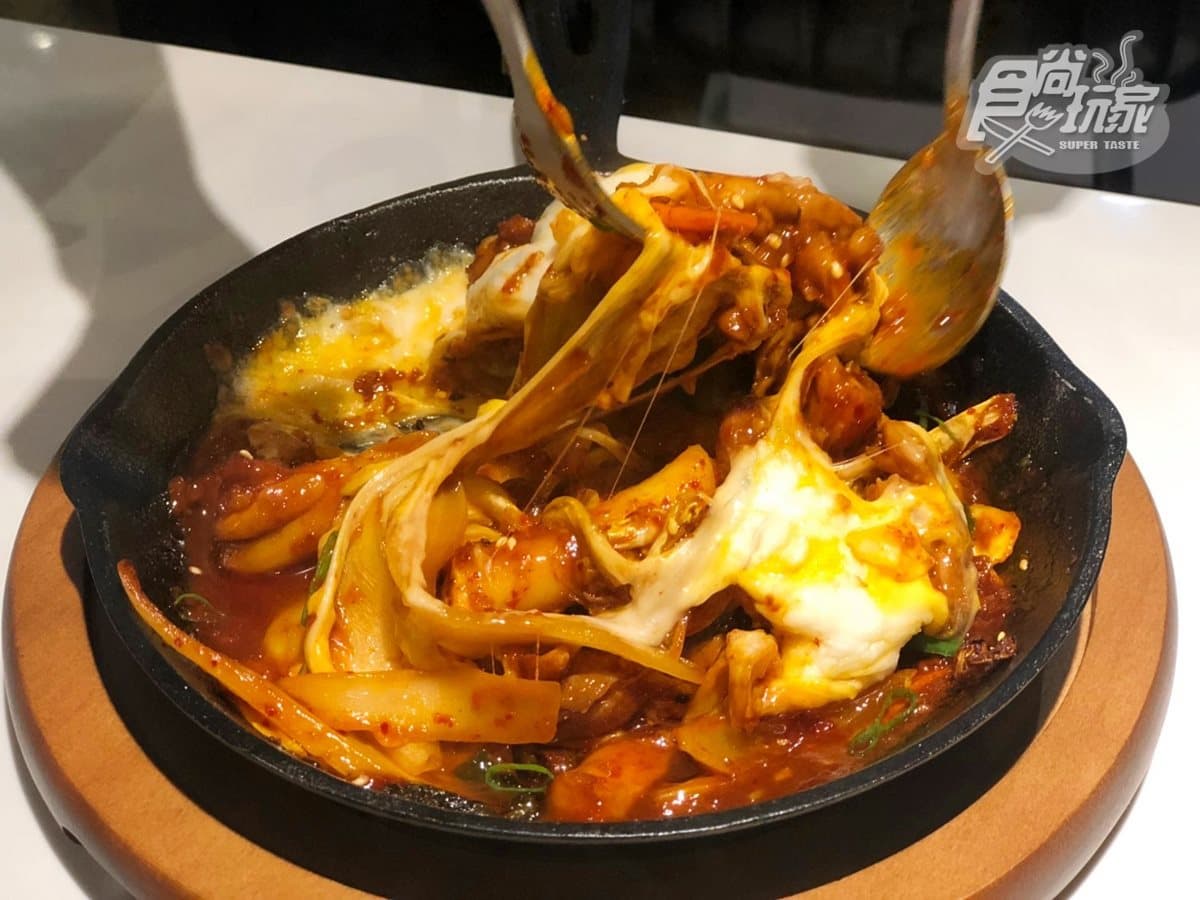【新開店】嗑韓式炸雞了!韓劇鬼怪最愛「bb.q CHICKEN餐廳」登台,50道韓食每道都想試 【新開店】嗑韓式炸雞了!韓劇鬼怪最愛「bb.q CHICKEN餐廳」登台,50道韓食每道都想試