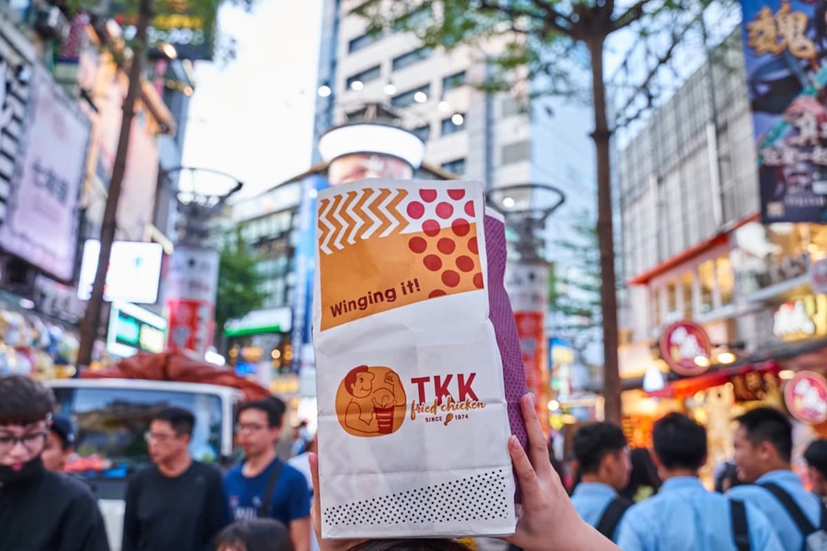 限時一天!台式炸雞推「一公斤雞」活動,單手拿小心會抖 限時一天!台式炸雞推「一公斤雞」活動,單手拿小心會抖