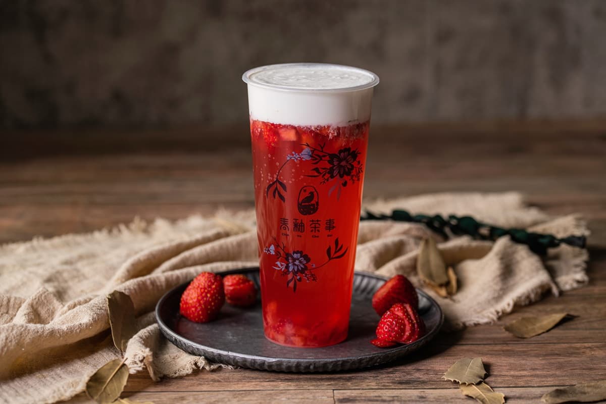 手搖飲「開出草莓花」!新鮮草莓疊出一整杯「少女色漸層」,這4天買一送一 手搖飲「開出草莓花」!新鮮草莓疊出一整杯「少女色漸層」,這4天買一送一