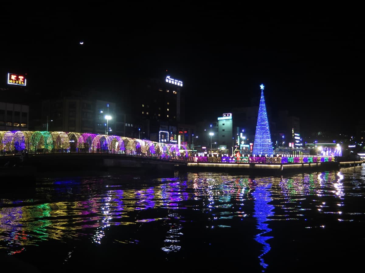 打卡族要點LIKE!「巨大紅心」現身基隆海洋廣場,串聯銀河光廊閃耀水岸 打卡族要點LIKE!「巨大紅心」現身基隆海洋廣場,串聯銀河光廊閃耀水岸