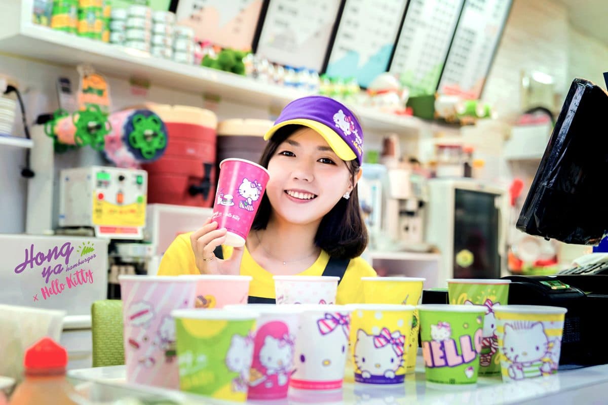 貓迷吃早餐了!弘爺漢堡聯名Hello Kitty,3款周邊首推「Kitty保溫瓶」 貓迷吃早餐了!弘爺漢堡聯名Hello Kitty,3款周邊首推「Kitty保溫瓶」