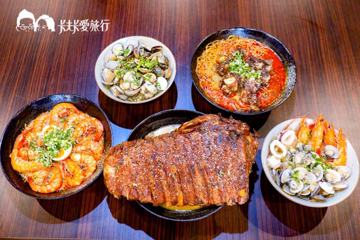 光看就飽了!宜蘭3間「爆量系美食」:爆碗豬肋排拉麵、痛風粥、4小龍鍋物 光看就飽了!宜蘭3間「爆量系美食」:爆碗豬肋排拉麵、痛風粥、4小龍鍋物