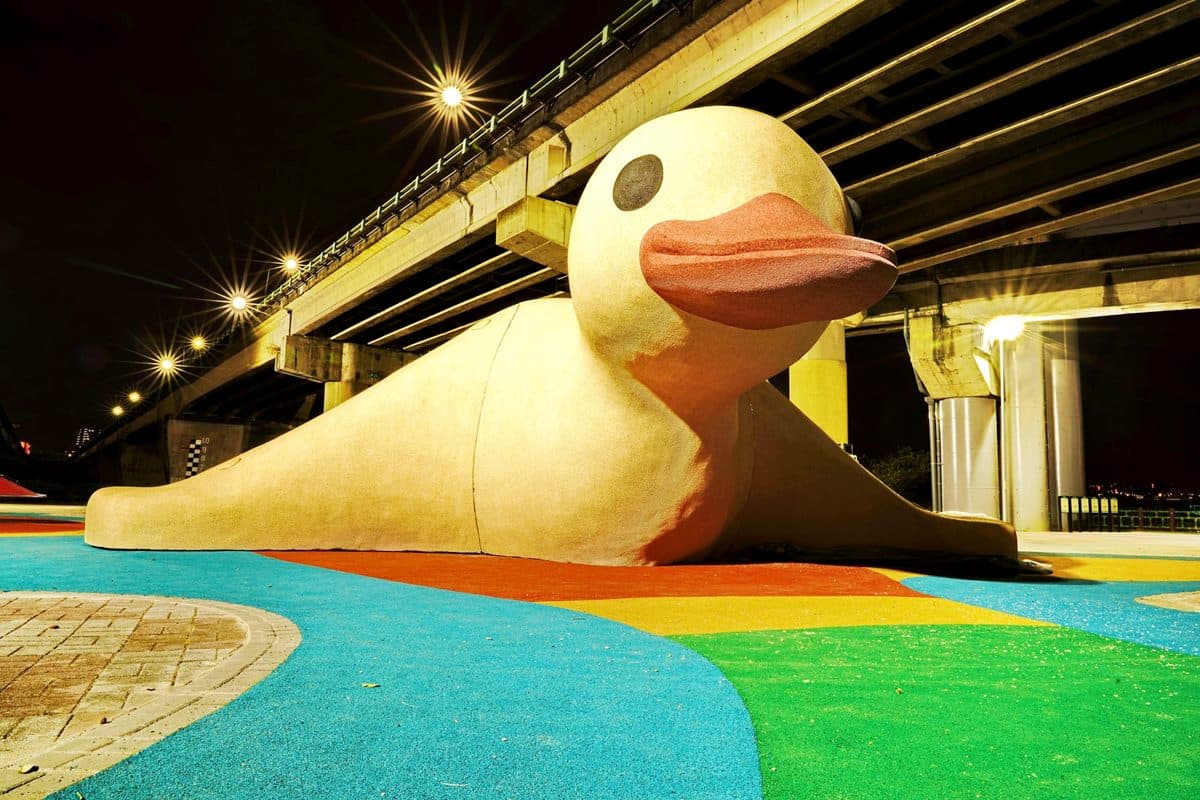 拍美照囉!三重鴨鴨公園光雕秀超可愛,還能玩3.5公尺「鴨鴨溜滑梯」 拍美照囉!三重鴨鴨公園光雕秀超可愛,還能玩3.5公尺「鴨鴨溜滑梯」