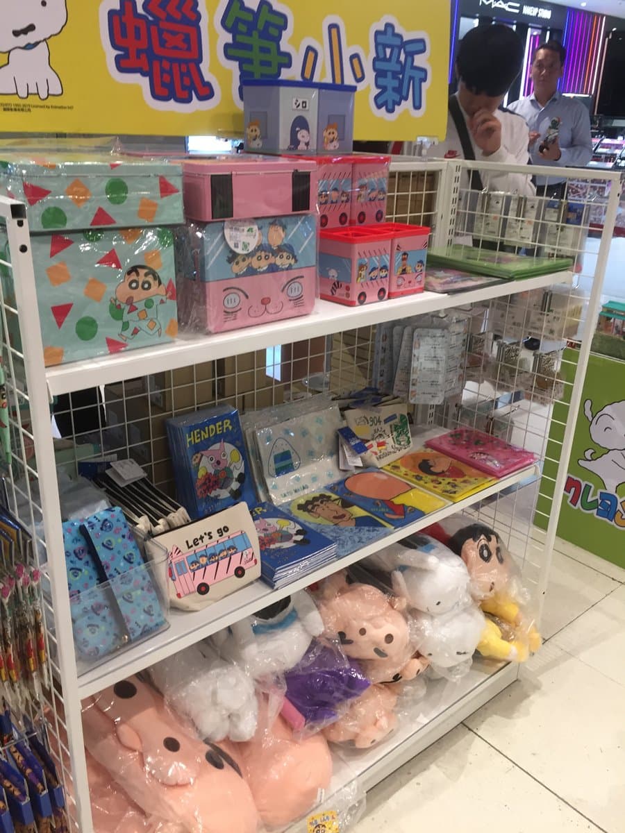 超狂「蠟筆小新快閃店」校車開進來!全台首賣抱枕、小新碗公買得到 超狂「蠟筆小新快閃店」校車開進來!全台首賣抱枕、小新碗公買得到