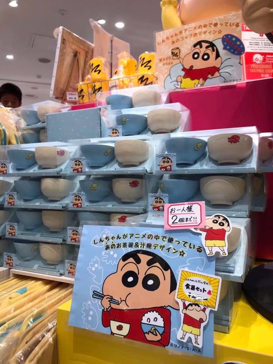超狂「蠟筆小新快閃店」校車開進來!全台首賣抱枕、小新碗公買得到 超狂「蠟筆小新快閃店」校車開進來!全台首賣抱枕、小新碗公買得到
