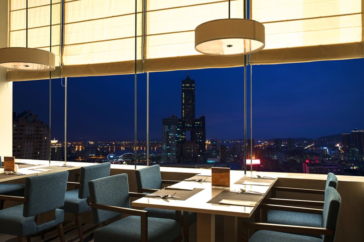 身分證有20現賺兩百!明年住飯店2020元、免費吃30樓夜景晚餐 身分證有20現賺兩百!明年住飯店2020元、免費吃30樓夜景晚餐
