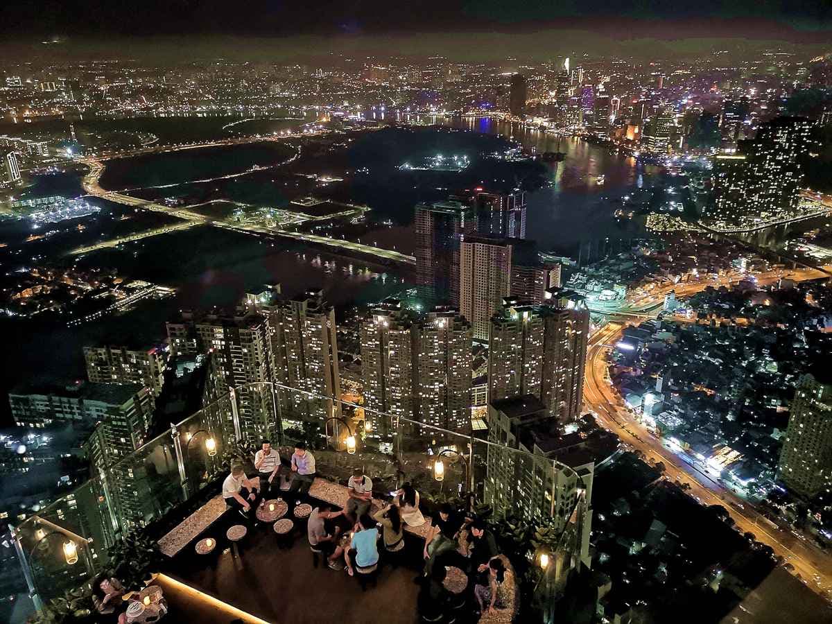 燈光美、氣氛佳!75樓高空酒吧,360度無敵夜景浪漫爆表 燈光美、氣氛佳!75樓高空酒吧,360度無敵夜景浪漫爆表
