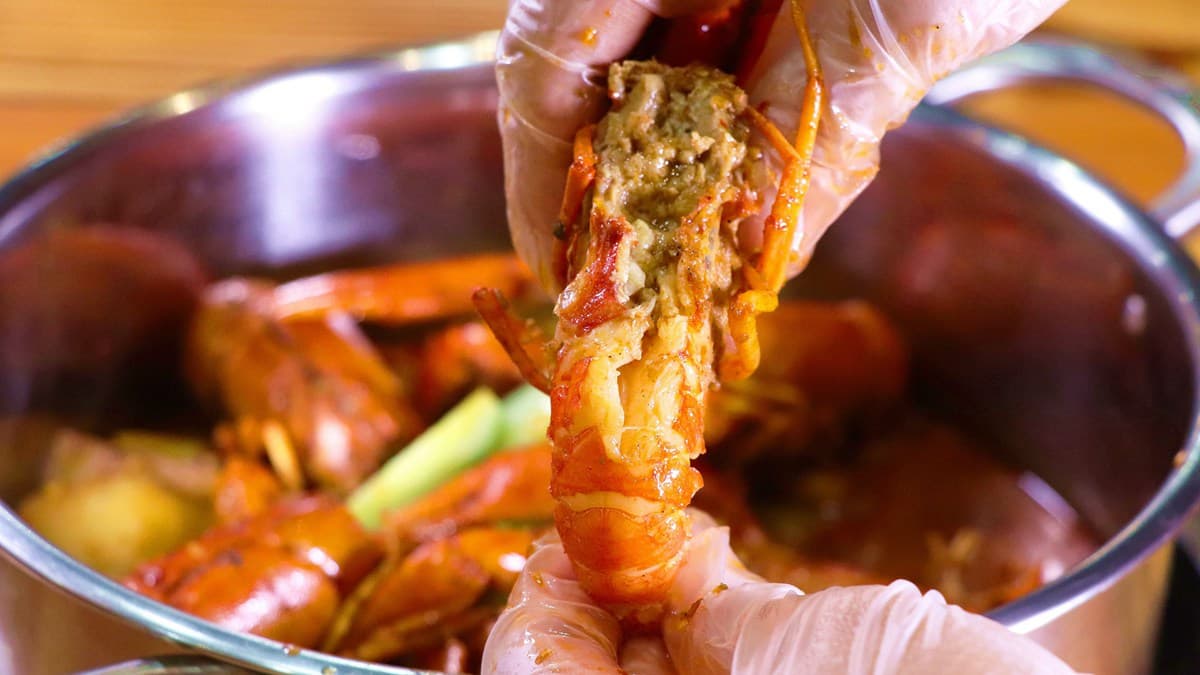 【新開店】想去高雄吃,現撈小龍蝦膏滿肉好多!還可變身麻辣鍋