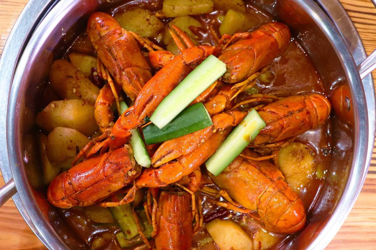 【新開店】想去高雄吃,現撈小龍蝦膏滿肉好多!還可變身麻辣鍋 【新開店】想去高雄吃,現撈小龍蝦膏滿肉好多!還可變身麻辣鍋