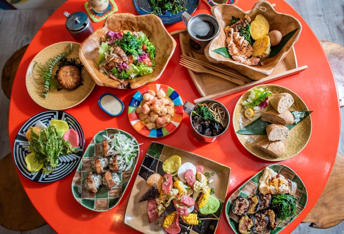 蝸牛當早餐!原住民網美風Brunch,刺蔥茶葉蛋、蝸牛炒麵配野菜果昔超補 蝸牛當早餐!原住民網美風Brunch,刺蔥茶葉蛋、蝸牛炒麵配野菜果昔超補