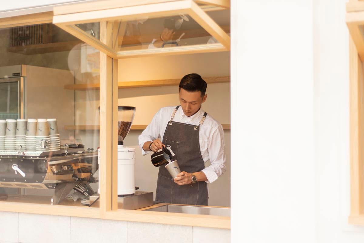 【新開店】信義區最新打卡點!極簡純白「ABG Coffee」,必點堅果香咖啡與鹹奶厚片 【新開店】信義區最新打卡點!極簡純白「ABG Coffee」,必點堅果香咖啡與鹹奶厚片