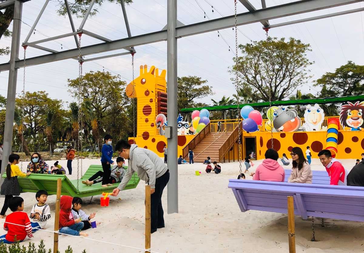 超夢幻落羽松星空帳!高雄農場野餐新玩法,小孩最愛大沙坑、長頸鹿溜滑梯 超夢幻落羽松星空帳!高雄農場野餐新玩法,小孩最愛大沙坑、長頸鹿溜滑梯