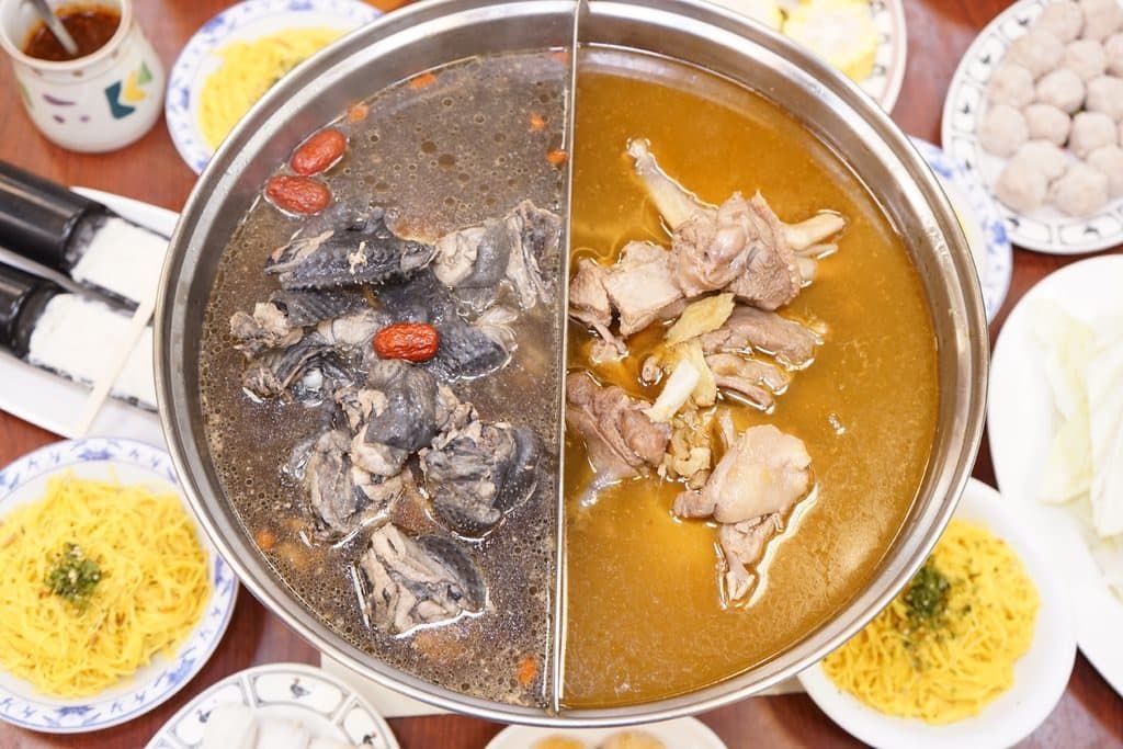 新竹人冷天最愛這味!5家人氣食補:狀元雞、炭燒薑母鴨、藥膳鴛鴦鍋 新竹人冷天最愛這味!5家人氣食補:狀元雞、炭燒薑母鴨、藥膳鴛鴦鍋