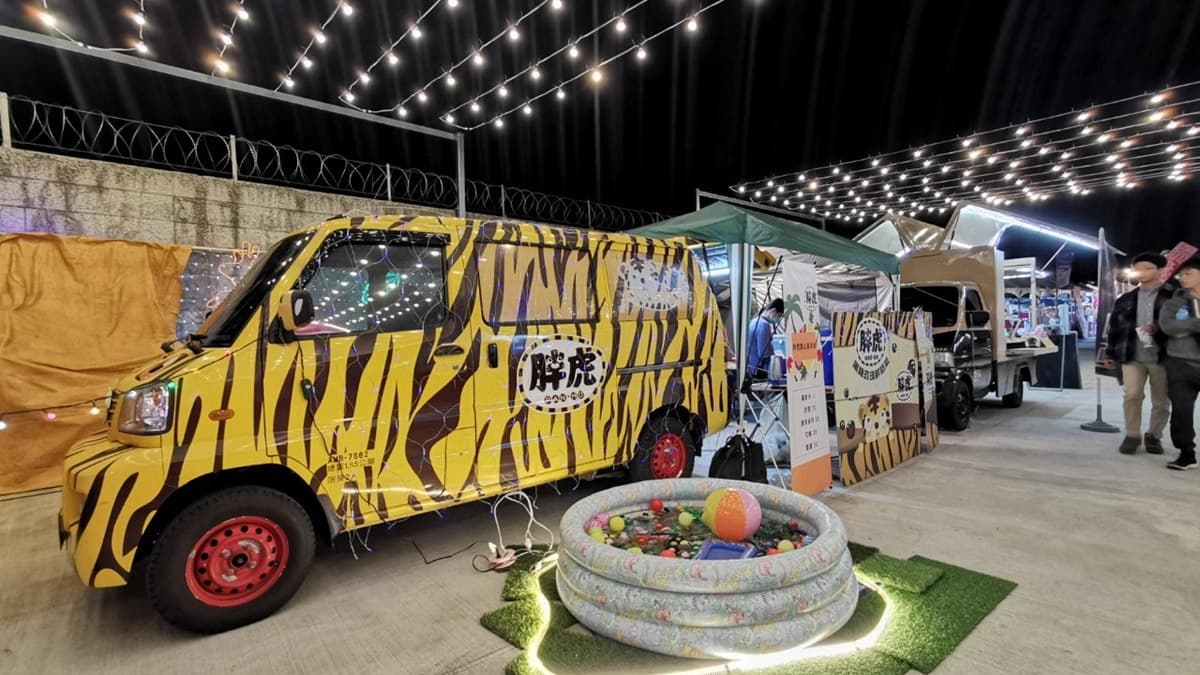 新夜市來囉!台中最狂「餐車集聚所」:網紅舒芙蕾、老四川麻辣燙吃得到 新夜市來囉!台中最狂「餐車集聚所」:網紅舒芙蕾、老四川麻辣燙吃得到
