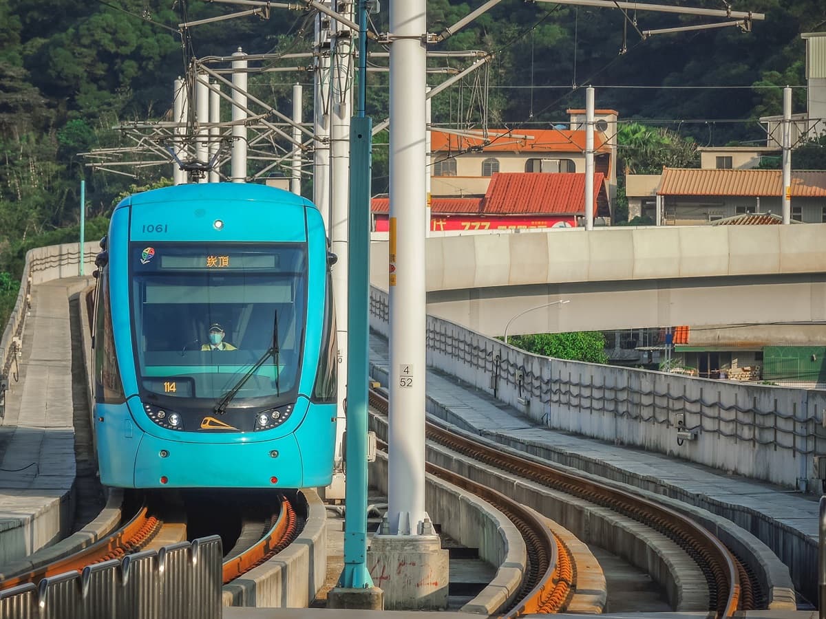 3KM山櫻大道下車就到!淡海輕軌「櫻花列車」啟動,228限量「500張櫻花一日票」必搶 3KM山櫻大道下車就到!淡海輕軌「櫻花列車」啟動,228限量「500張櫻花一日票」必搶