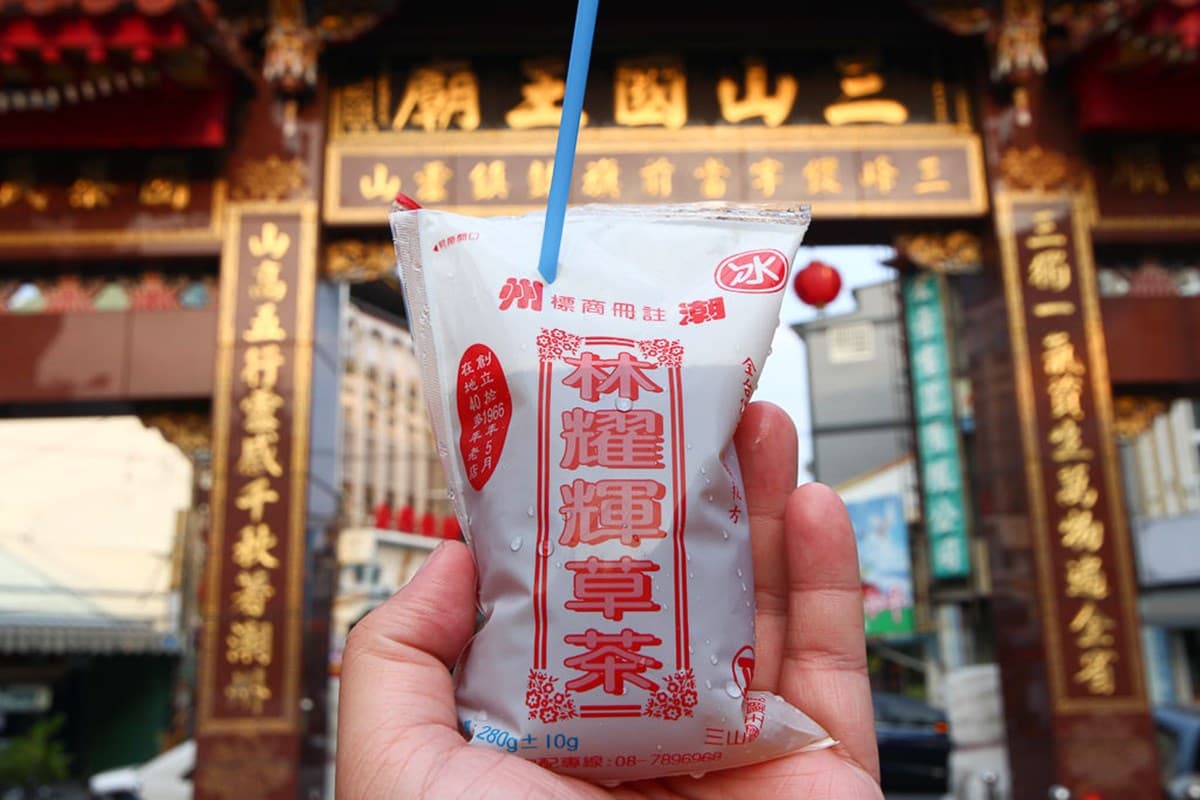 在地人從小吃到大!潮州6攤人氣古早味:冷熱冰、紅吱吱炒粄條、50年草茶 在地人從小吃到大!潮州6攤人氣古早味:冷熱冰、紅吱吱炒粄條、50年草茶