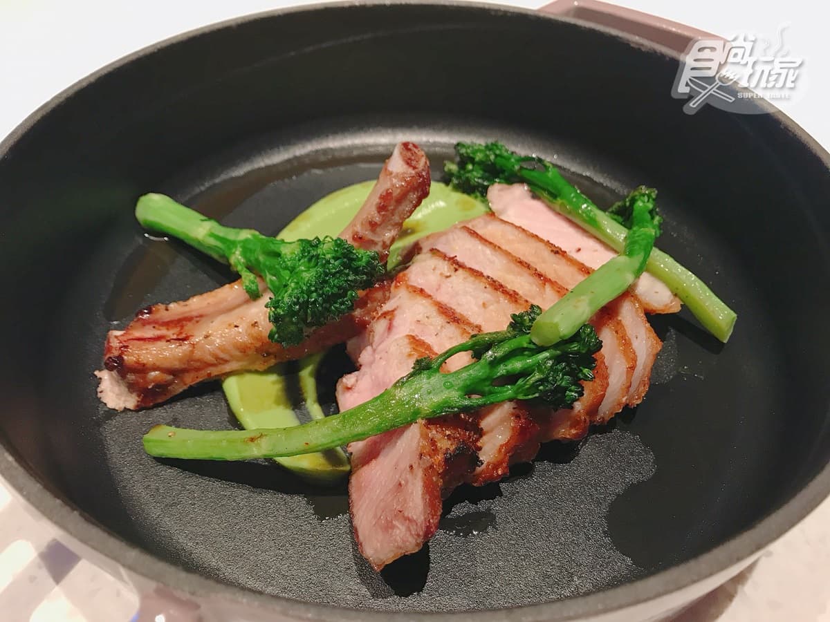 全台唯一「海螺造型飯店」!超特別「龍舟浴室」打卡必拍,早餐能吃侯布雄 全台唯一「海螺造型飯店」!超特別「龍舟浴室」打卡必拍,早餐能吃侯布雄