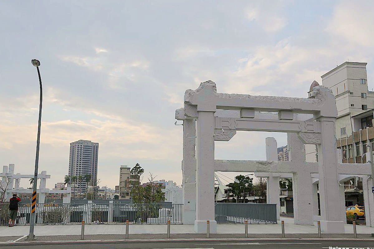 台南網美新景點!夢幻白色潟湖「河樂廣場」,親水打卡熱門地標日夜景曝光 台南網美新景點!夢幻白色潟湖「河樂廣場」,親水打卡熱門地標日夜景曝光