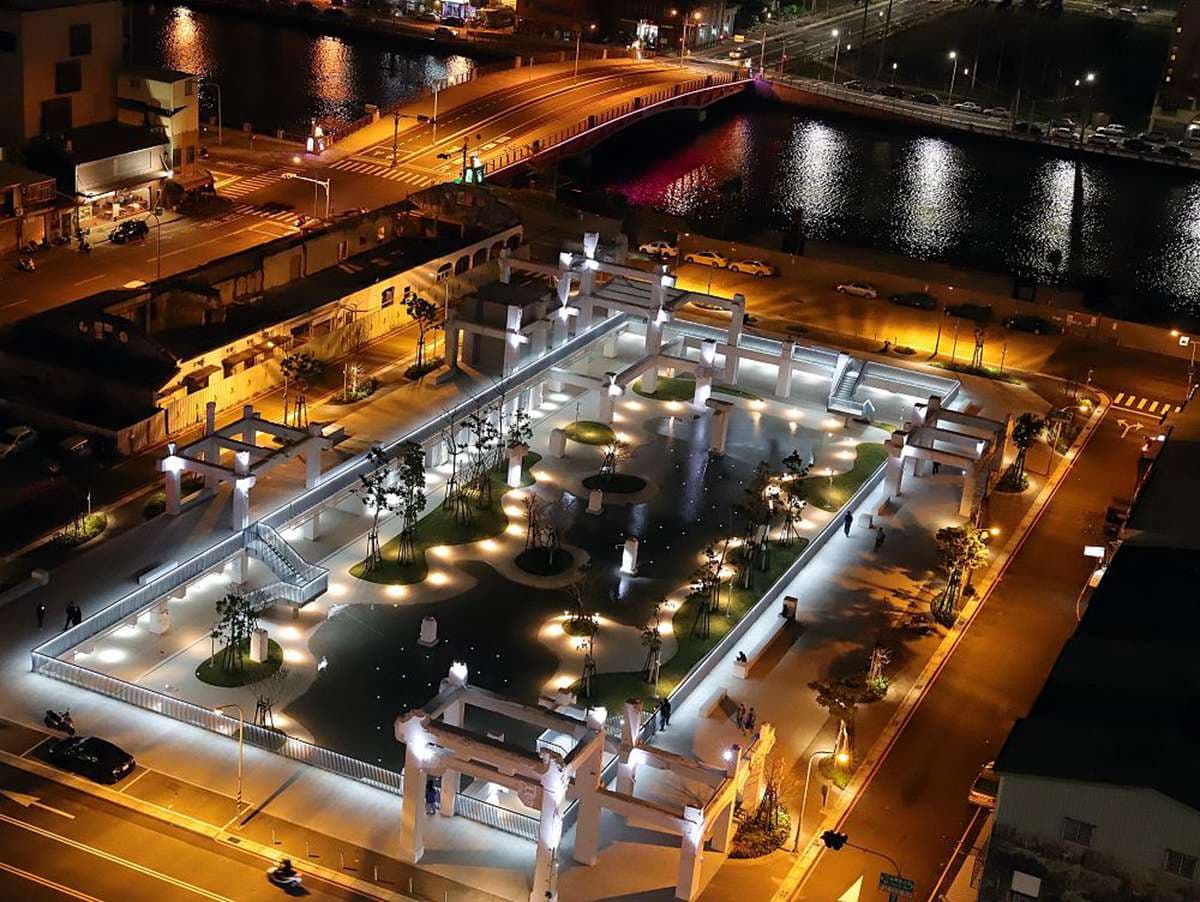 台南網美新景點!夢幻白色潟湖「河樂廣場」,親水打卡熱門地標日夜景曝光 台南網美新景點!夢幻白色潟湖「河樂廣場」,親水打卡熱門地標日夜景曝光