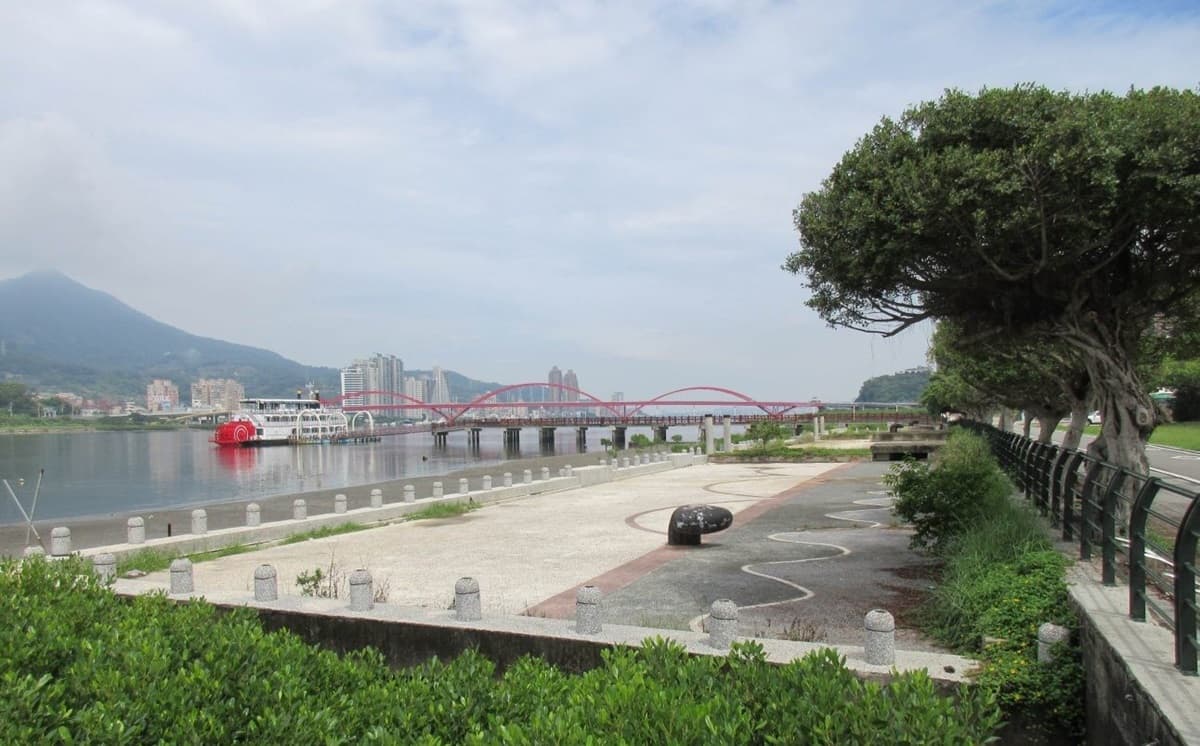 台北新景點「關渡碼頭」將升級!限定「霓虹X漁村藍」淡水河岸,還有攤車+表演 台北新景點「關渡碼頭」將升級!限定「霓虹X漁村藍」淡水河岸,還有攤車+表演