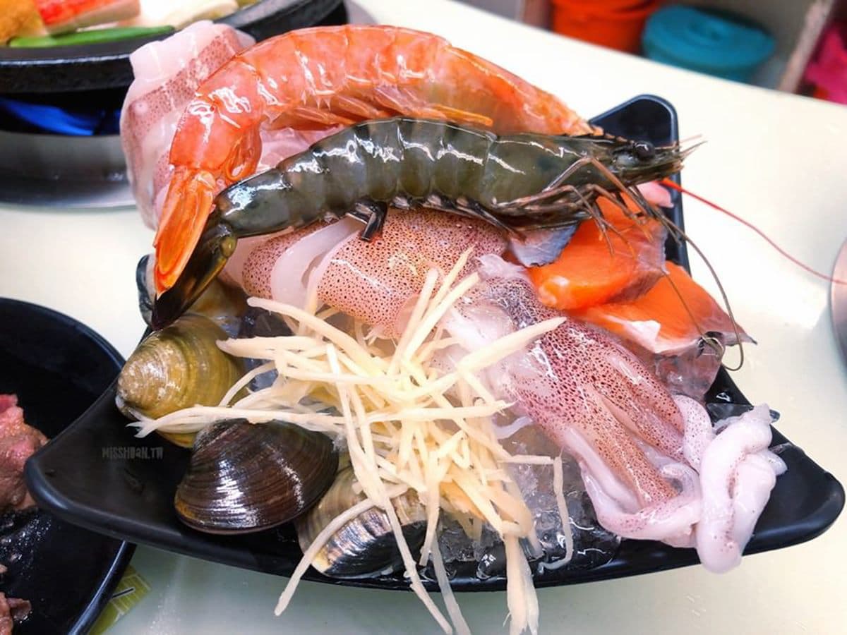 台中夜貓族必吃!中華路夜市5家凌晨系美食:超唰嘴鹹蛋中卷、只開2天大麵羹 台中夜貓族必吃!中華路夜市5家凌晨系美食:超唰嘴鹹蛋中卷、只開2天大麵羹