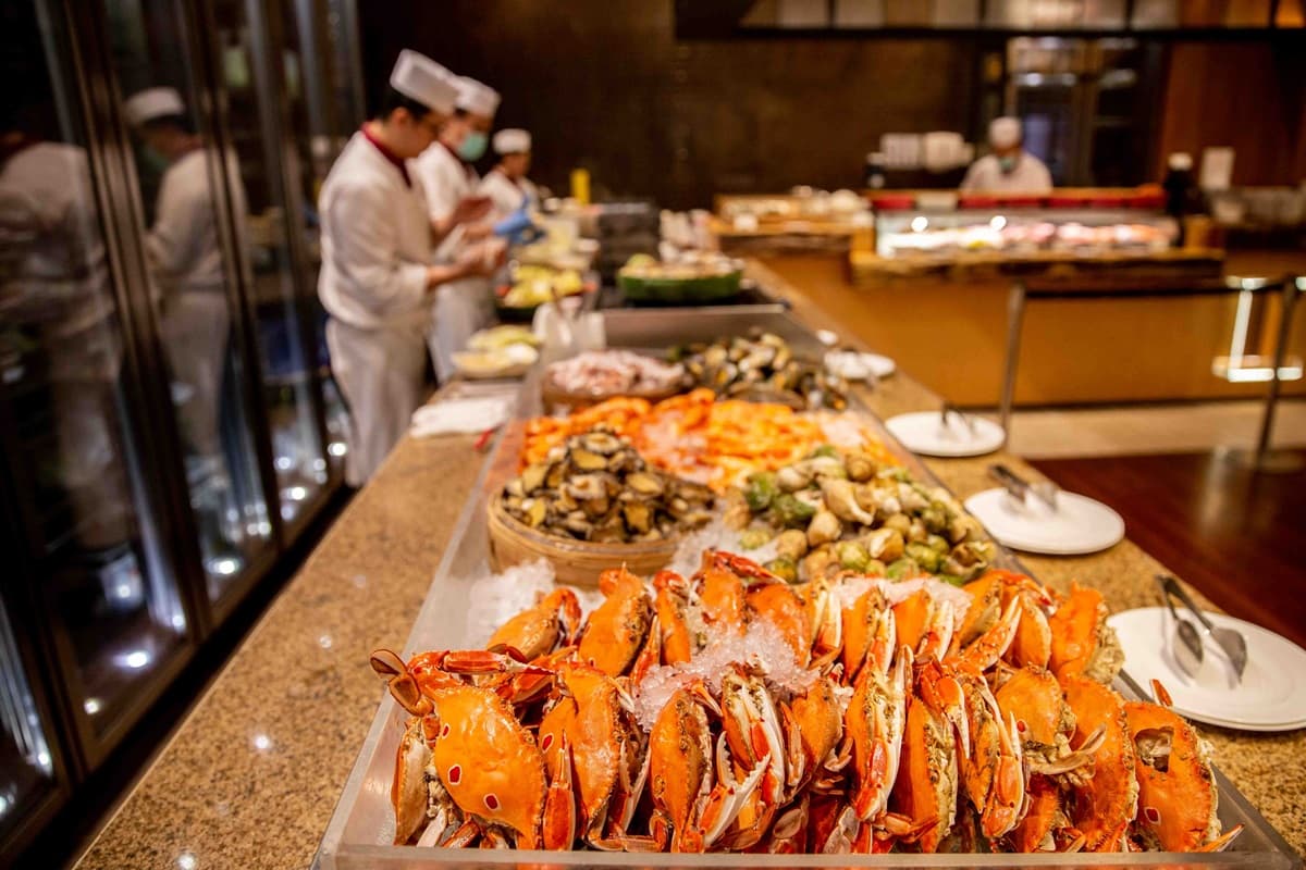 免費包吃三餐!超狂飯店送7500元吃到飽,超大房間滾床+泳池打卡 免費包吃三餐!超狂飯店送7500元吃到飽,超大房間滾床+泳池打卡