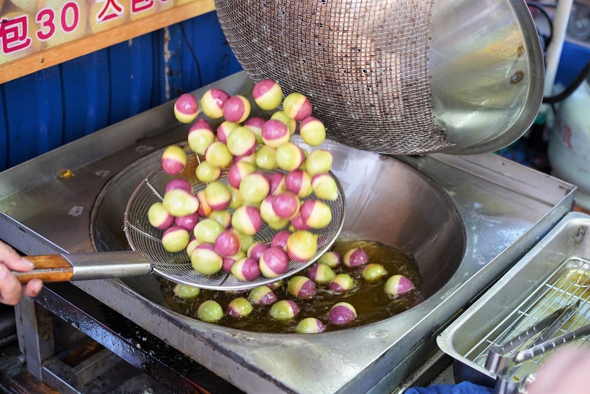 國民小吃化身IG打卡美食!「三色地瓜球」好吃更好拍,竟還有抹茶、西瓜、火龍果口味 國民小吃化身IG打卡美食!「三色地瓜球」好吃更好拍,竟還有抹茶、西瓜、火龍果口味