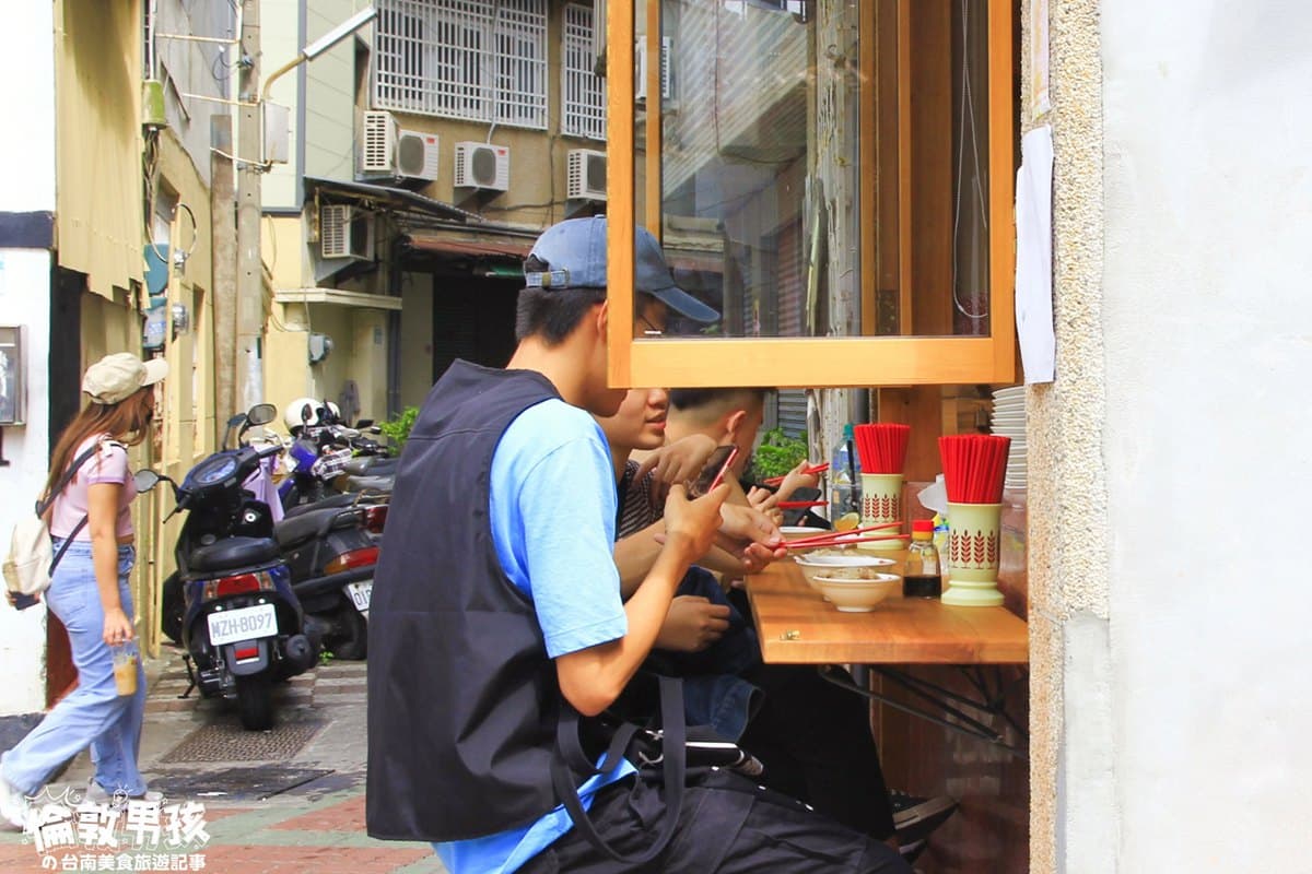 不用再追攤車了!台南「糯夫」開店,廟旁老屋吃「豬軟骨米糕」超有FU 不用再追攤車了!台南「糯夫」開店,廟旁老屋吃「豬軟骨米糕」超有FU