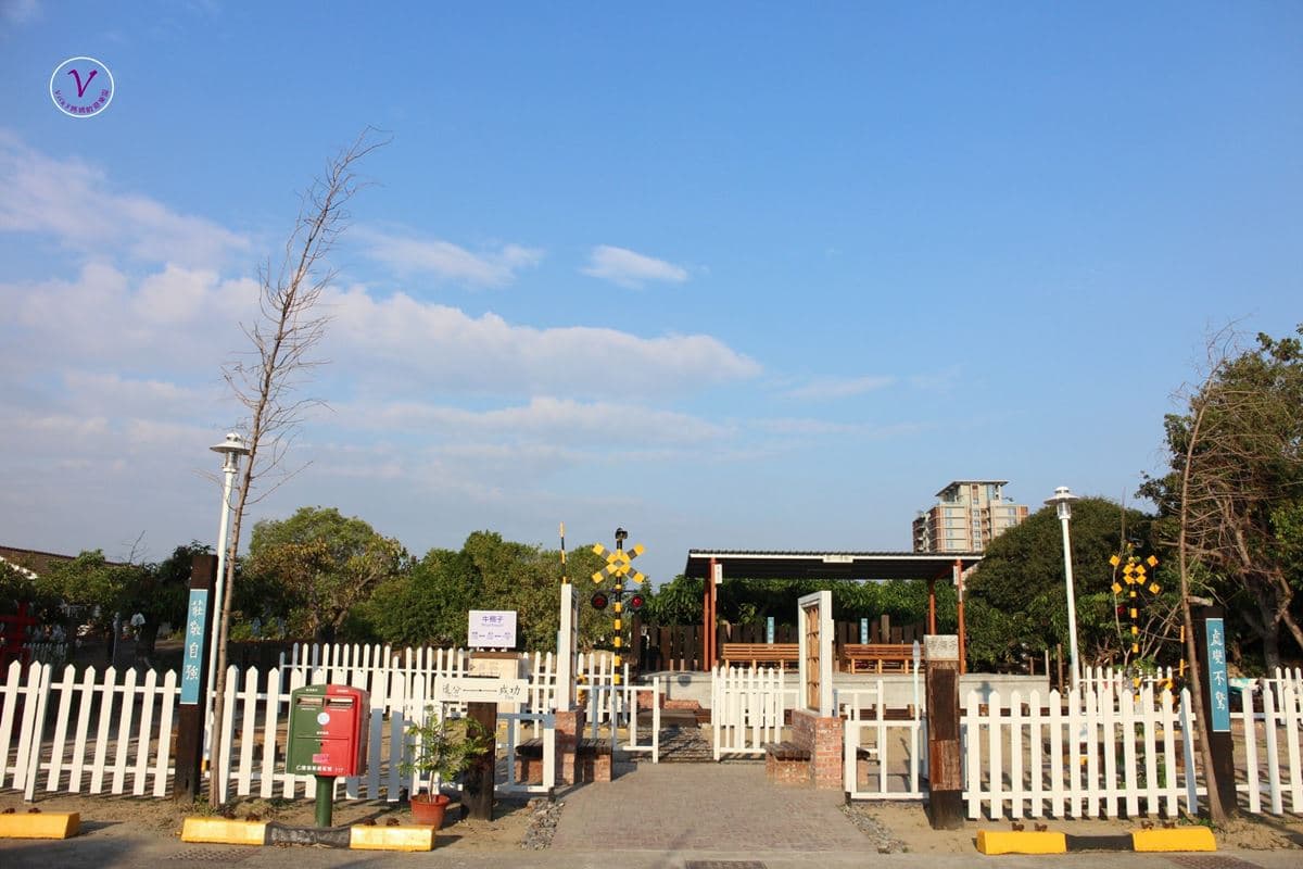 火車迷要衝!台南親子新景點「牛稠子車站」,必拍漫步鐵軌照 火車迷要衝!台南親子新景點「牛稠子車站」,必拍漫步鐵軌照