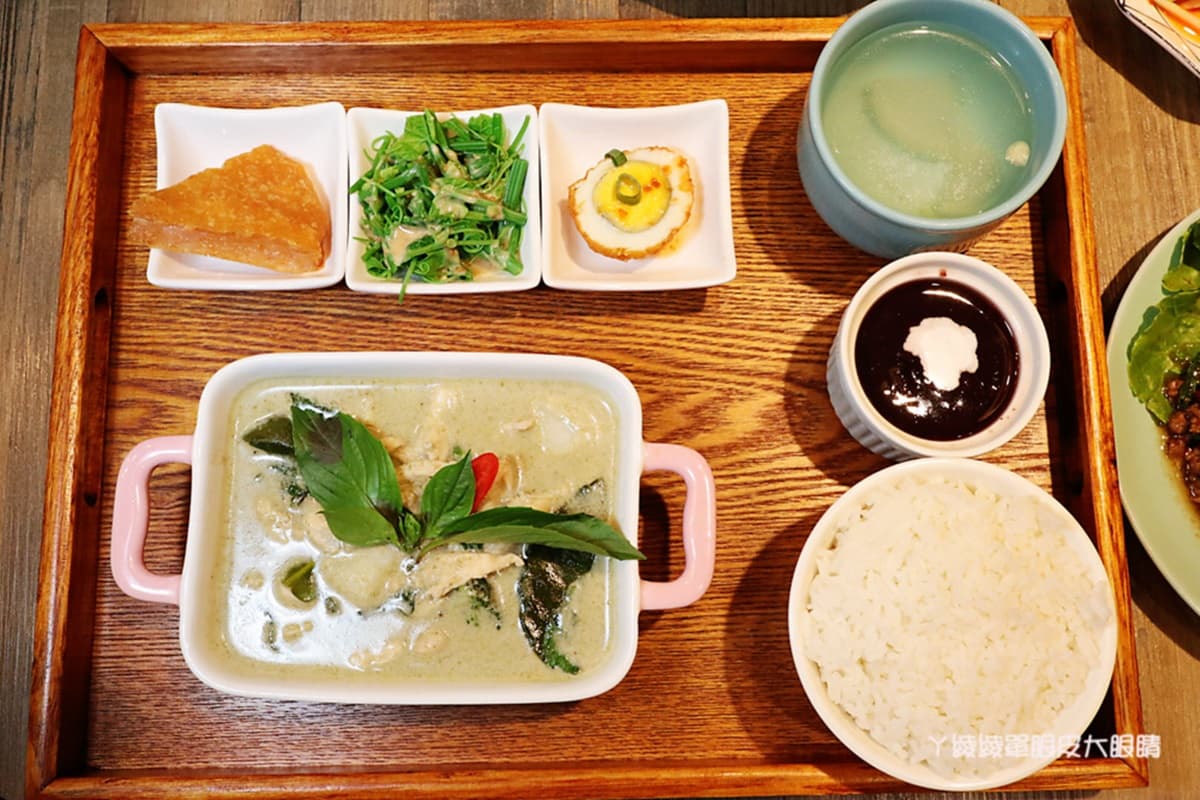 嘟嘟車開進餐廳!竹北這間美拍泰料一人也能吃,必點月亮蝦餅超厚超Q彈 嘟嘟車開進餐廳!竹北這間美拍泰料一人也能吃,必點月亮蝦餅超厚超Q彈