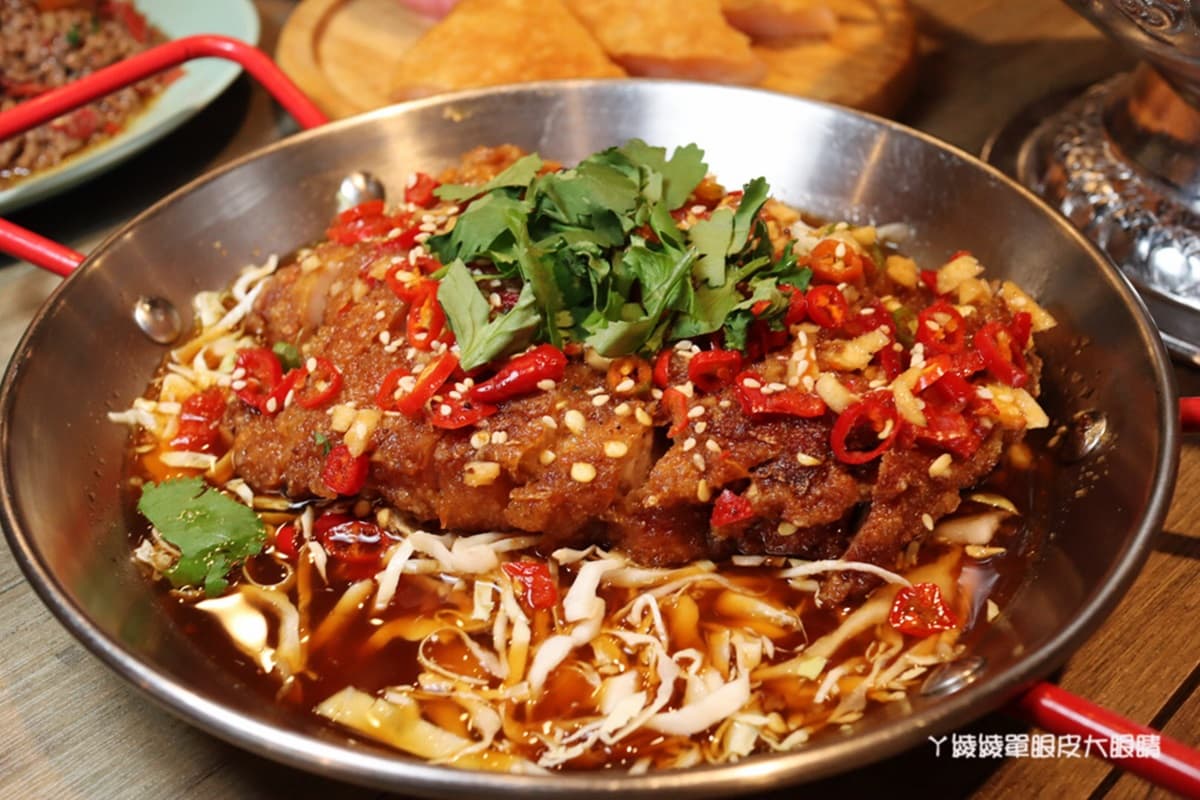 嘟嘟車開進餐廳!竹北這間美拍泰料一人也能吃,必點月亮蝦餅超厚超Q彈 嘟嘟車開進餐廳!竹北這間美拍泰料一人也能吃,必點月亮蝦餅超厚超Q彈