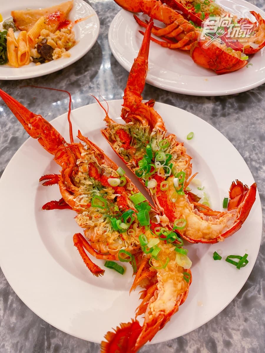 全台最高「無邊際泳池」天燈飯店!超狂「龍蝦吃到飽」入住爽嗑、躺床就能打卡 全台最高「無邊際泳池」天燈飯店!超狂「龍蝦吃到飽」入住爽嗑、躺床就能打卡
