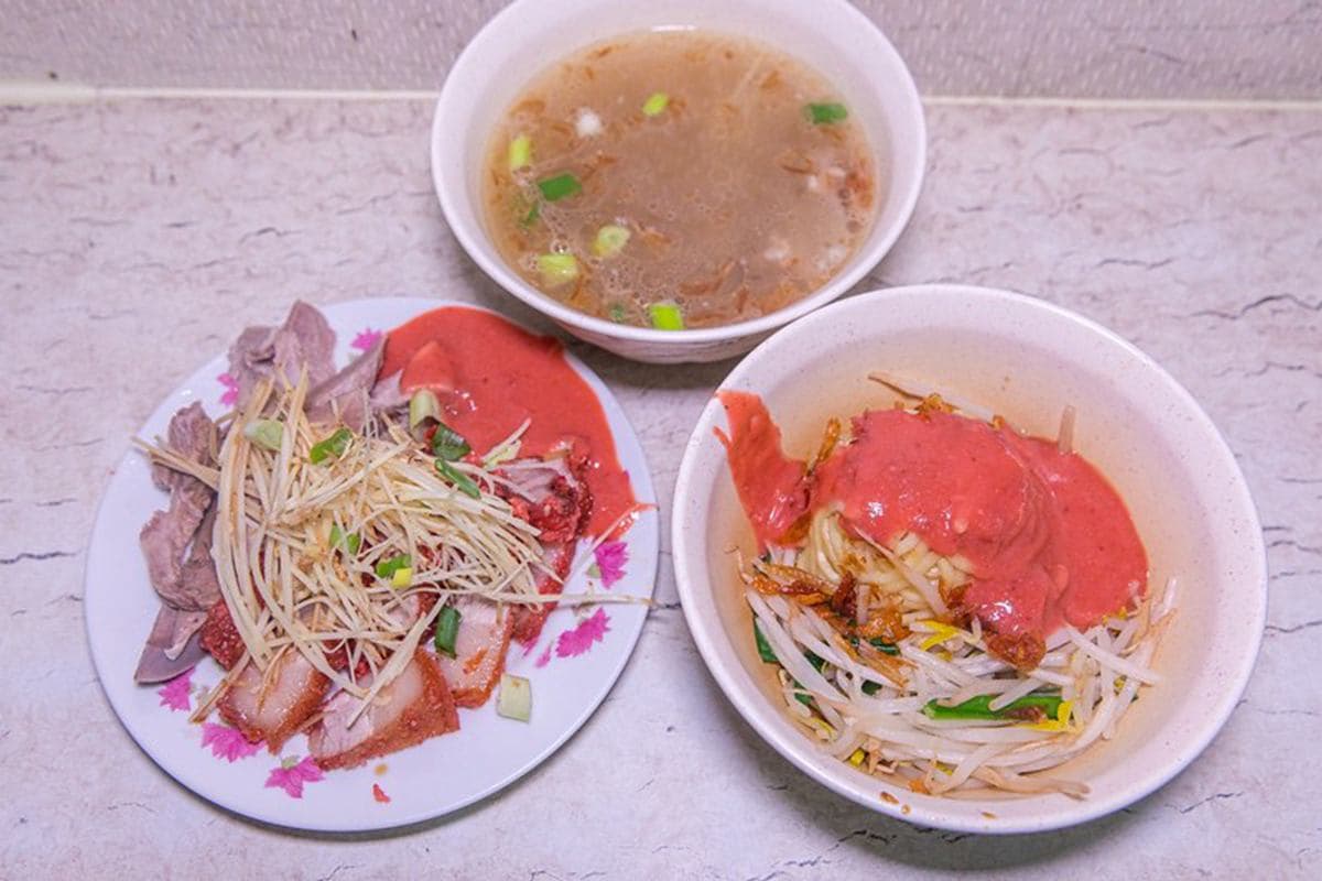 新莊人從小吃到大!傳承三代80年麵店,必點粉紅醬乾麵、油甜紅燒肉 新莊人從小吃到大!傳承三代80年麵店,必點粉紅醬乾麵、油甜紅燒肉
