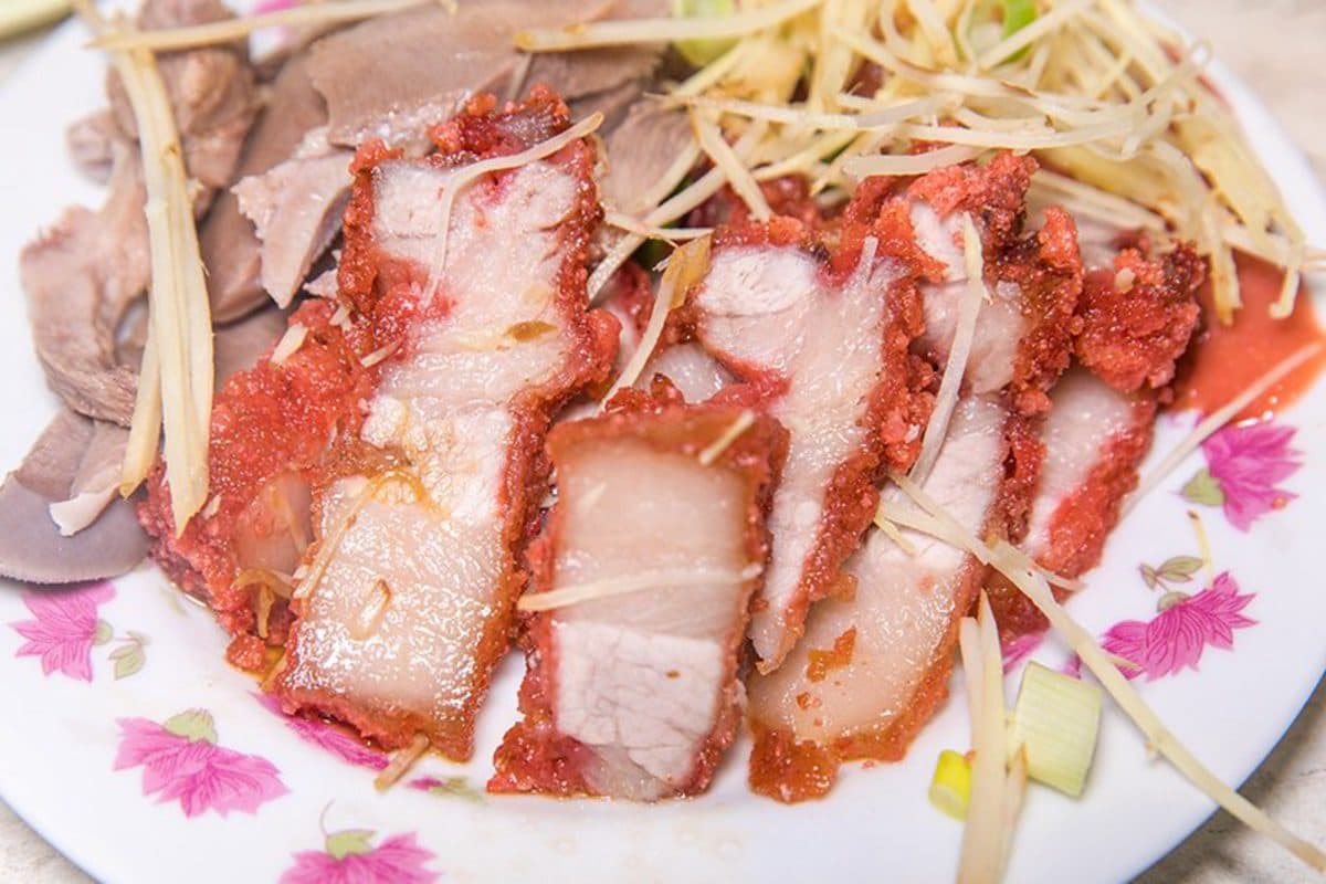 新莊人從小吃到大!傳承三代80年麵店,必點粉紅醬乾麵、油甜紅燒肉 新莊人從小吃到大!傳承三代80年麵店,必點粉紅醬乾麵、油甜紅燒肉