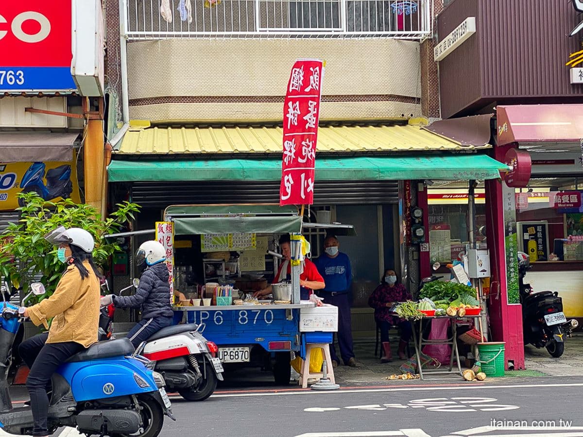 在地人都在排!台南5家超人氣早餐:爆料蔥餅、發財車粉漿蛋餅、35年煎粿仔 在地人都在排!台南5家超人氣早餐:爆料蔥餅、發財車粉漿蛋餅、35年煎粿仔