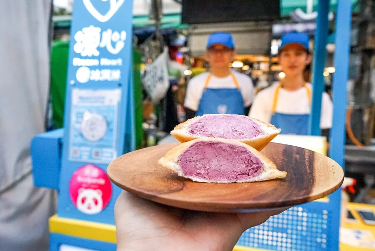 板橋也吃得到了!一中街超夯「炸冰淇淋」北上,日賣500顆「芒果鮮奶」再升級 板橋也吃得到了!一中街超夯「炸冰淇淋」北上,日賣500顆「芒果鮮奶」再升級